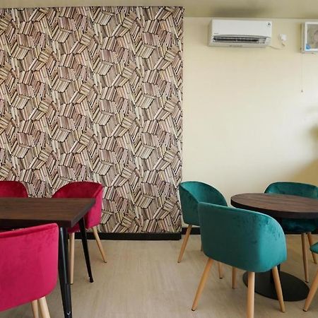 Oyo 1330 Hotel Cahaya 3 Brebek Экстерьер фото