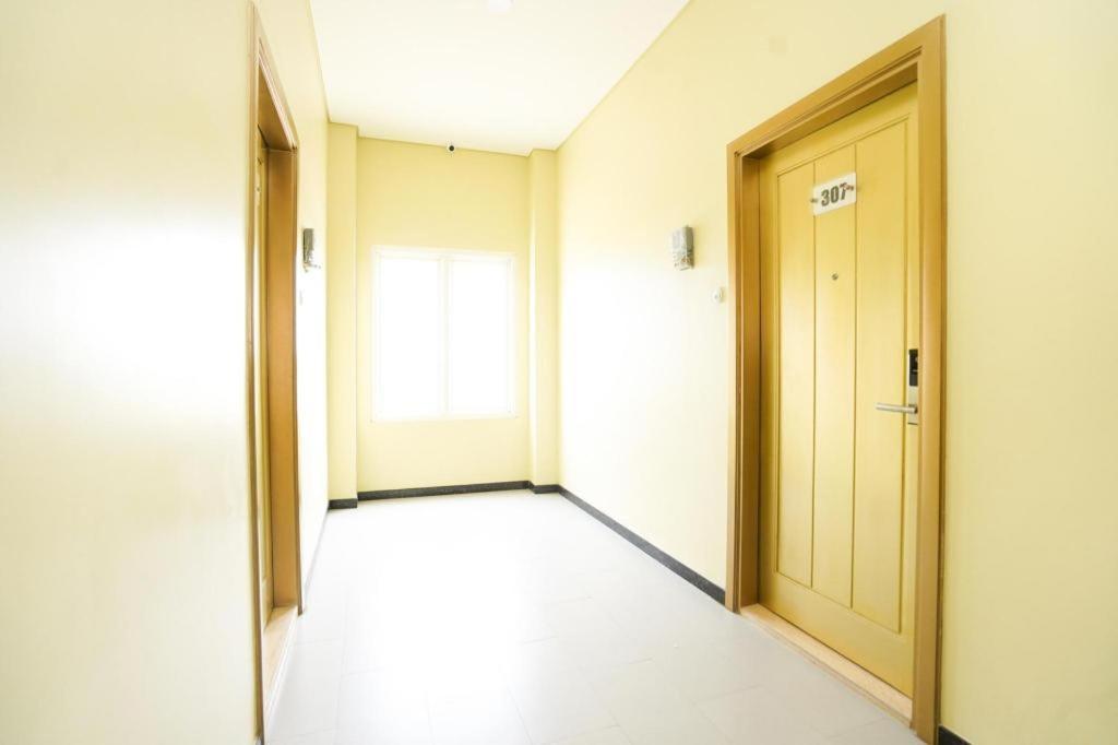Oyo 1330 Hotel Cahaya 3 Brebek Экстерьер фото
