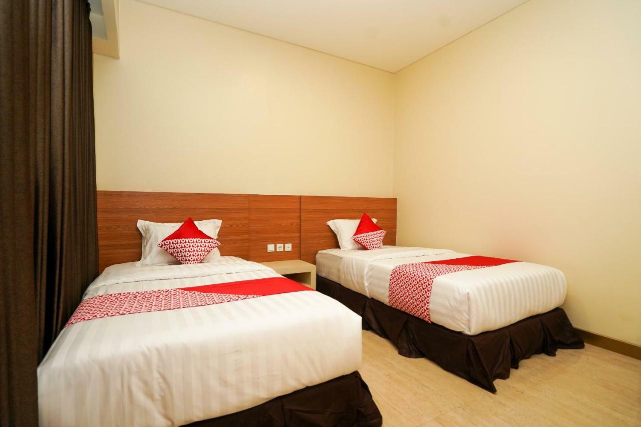 Oyo 1330 Hotel Cahaya 3 Сурабая Экстерьер фото
