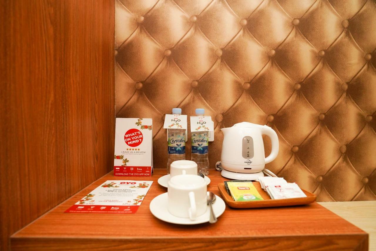 Oyo 1330 Hotel Cahaya 3 Brebek Экстерьер фото