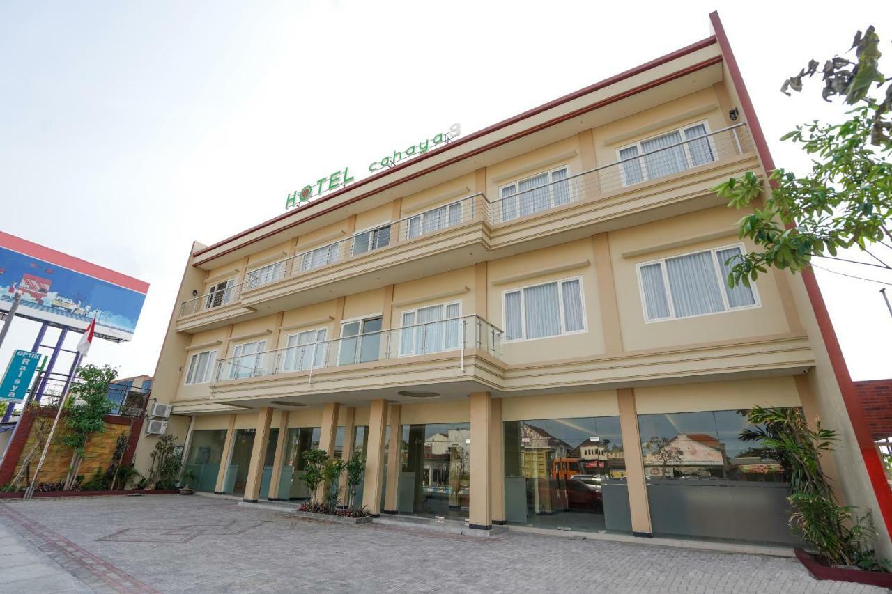 Oyo 1330 Hotel Cahaya 3 Сурабая Экстерьер фото
