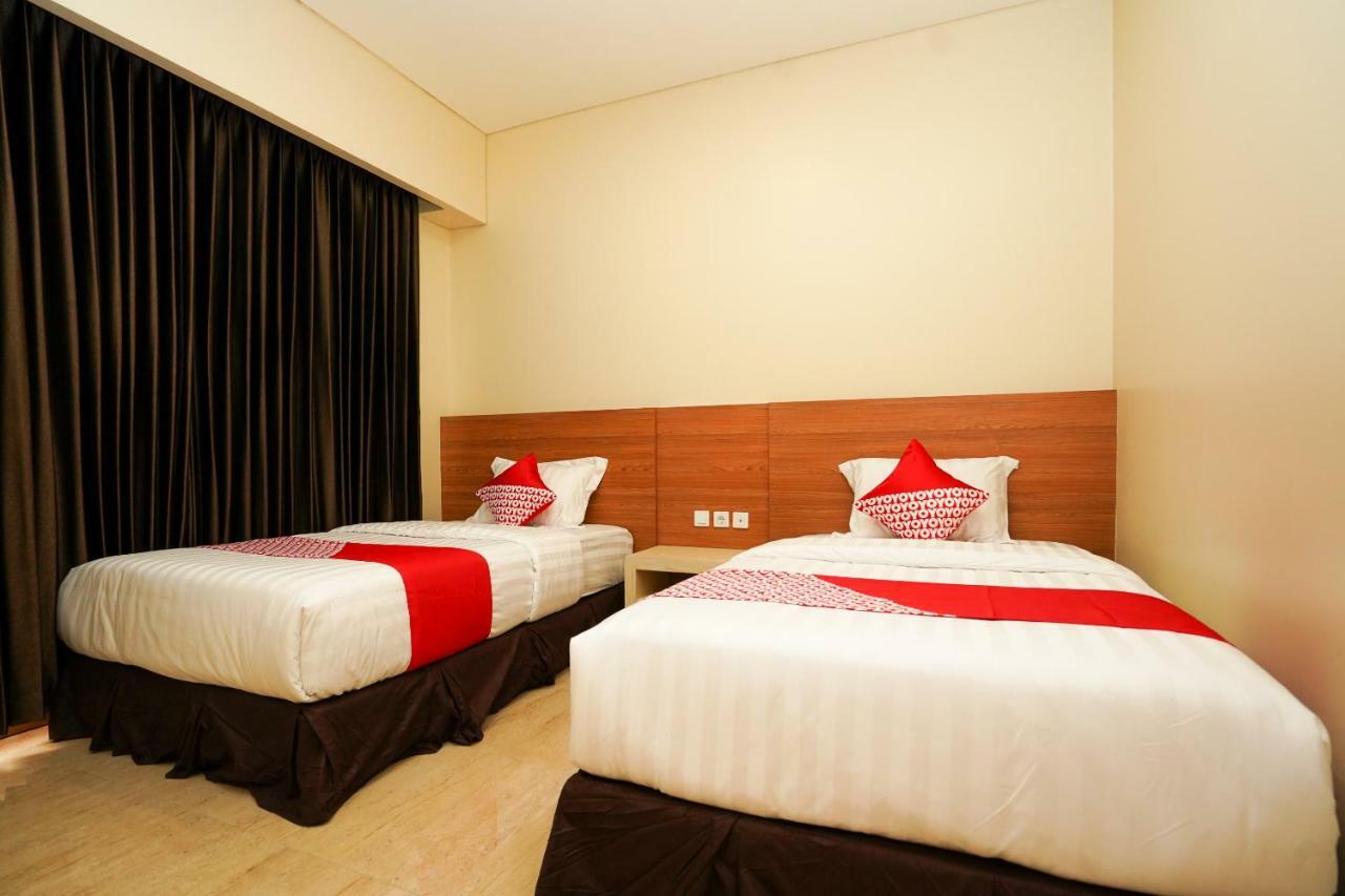 Oyo 1330 Hotel Cahaya 3 Сурабая Экстерьер фото