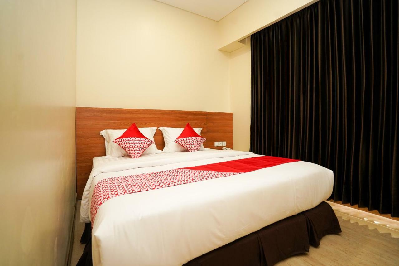 Oyo 1330 Hotel Cahaya 3 Сурабая Экстерьер фото