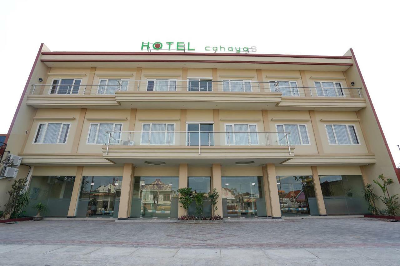 Oyo 1330 Hotel Cahaya 3 Сурабая Экстерьер фото