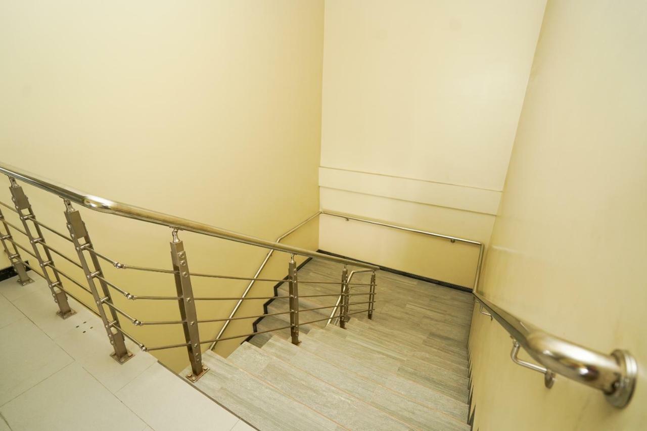 Oyo 1330 Hotel Cahaya 3 Brebek Экстерьер фото